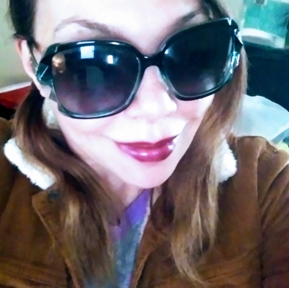 Meet your Posher, Jennifer - Picture 2 of 10